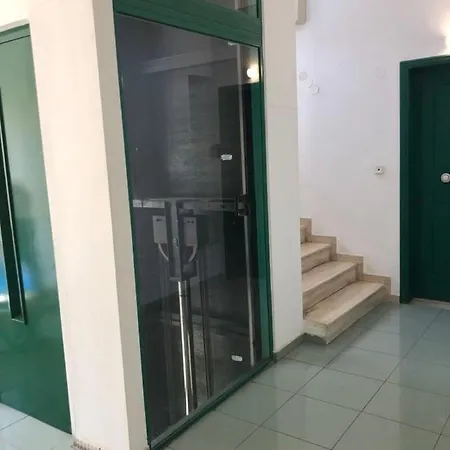 Paraskevi's - Center W/ Lovely Park View Apartment