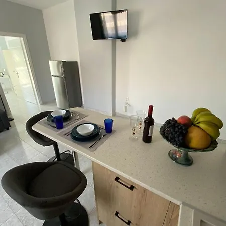 Paraskevi's - Center W/ Lovely Park View *